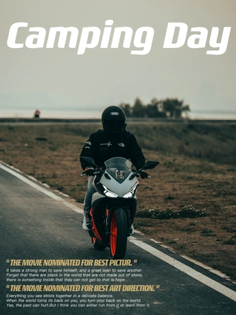 一个戴着黑色头盔的男人在路上骑摩托车