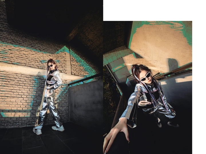 一张女人站在另一个女人旁边的照片