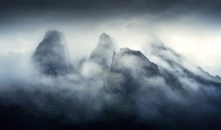 阿架岗神山