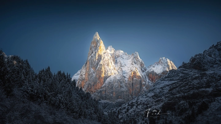 日照金山