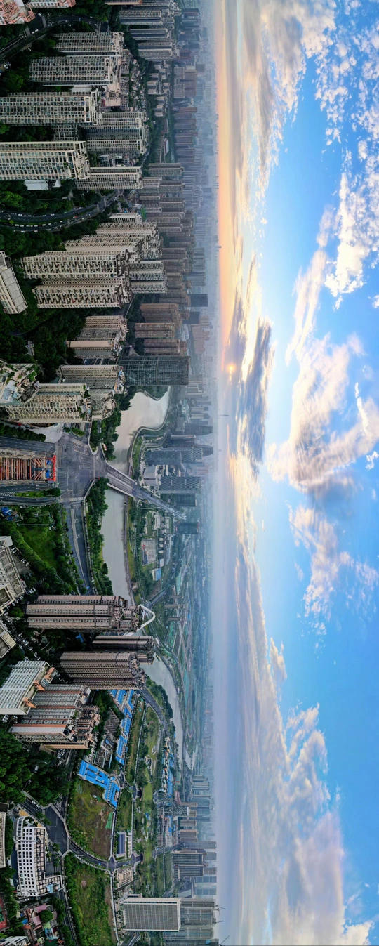 一张有高楼大厦和蓝天的城市的照片