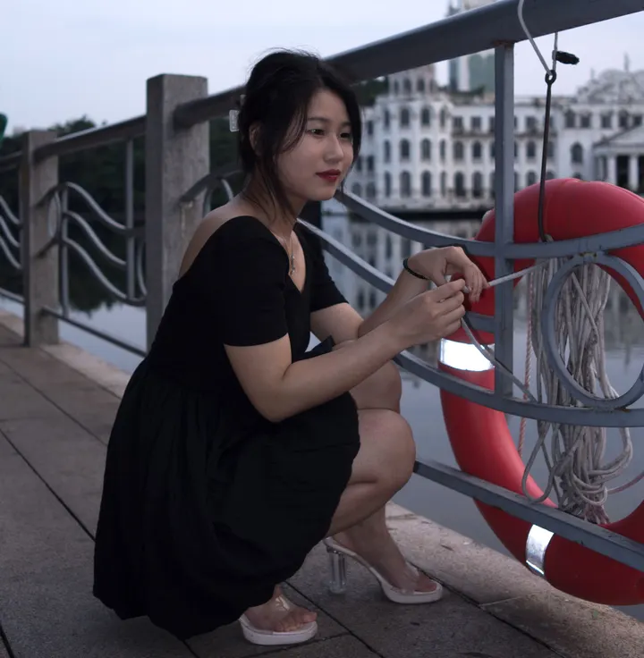 第一视角街拍｜少女与救生圈