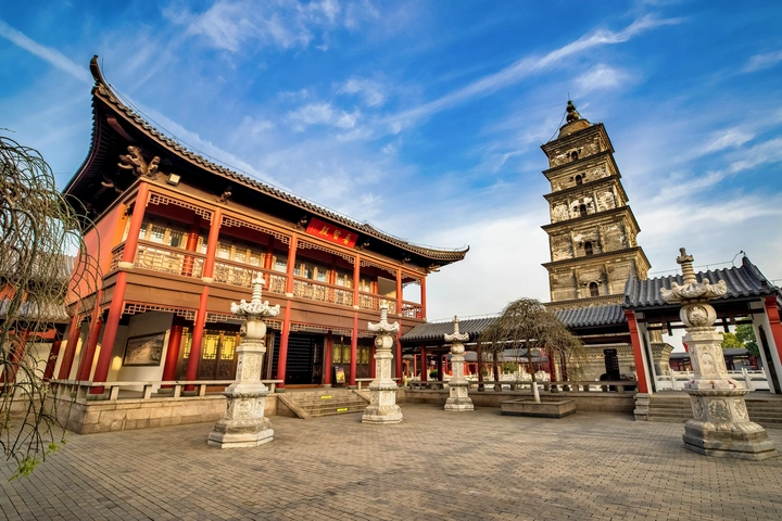 《镇国寺塔，世界文化遗产》