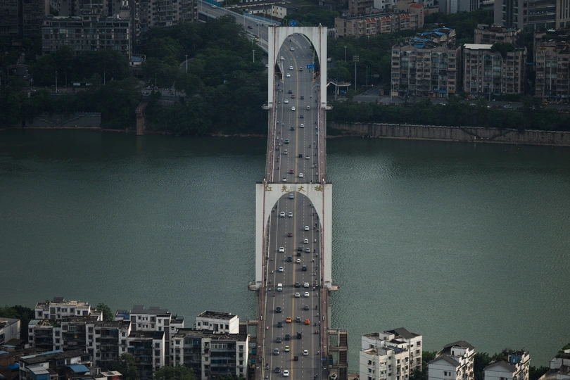 城市中的跨水大桥 aerial photo
