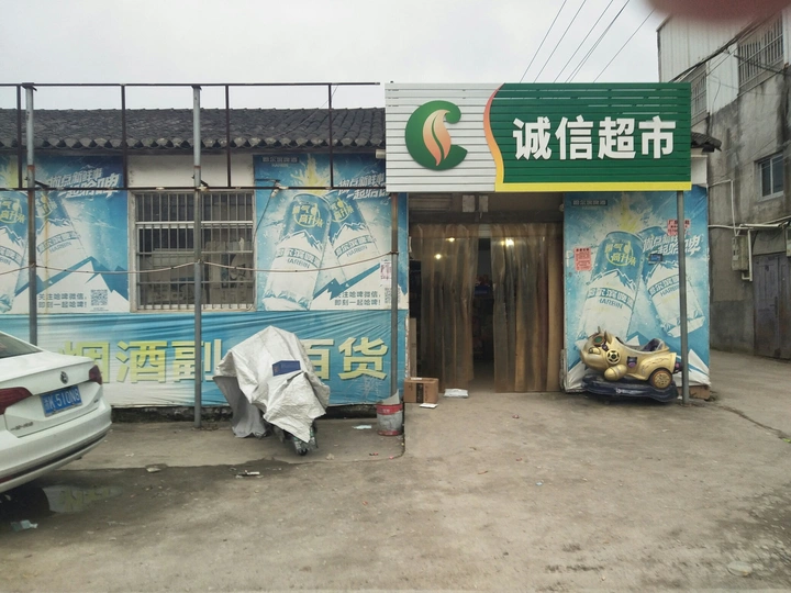 熟悉的街角，遇见熟悉的人和事