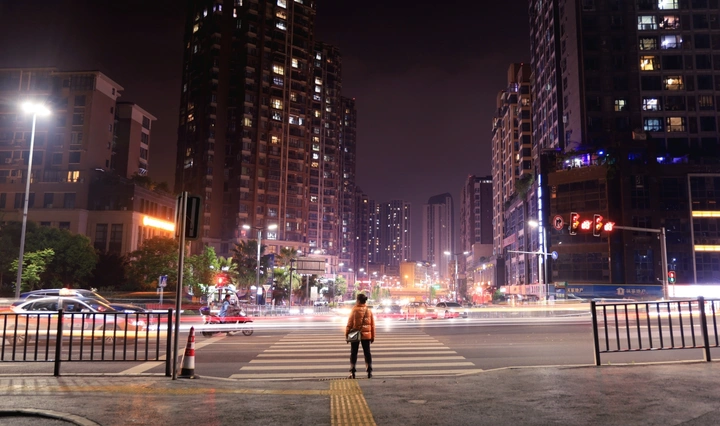 夜间人行道