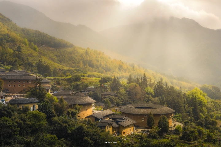 土楼晨曦与暮色