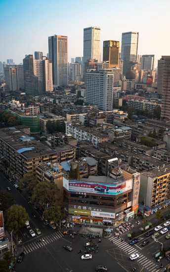 许多高楼大厦的大城市