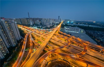 夜晚城市照片 路上车流量不大