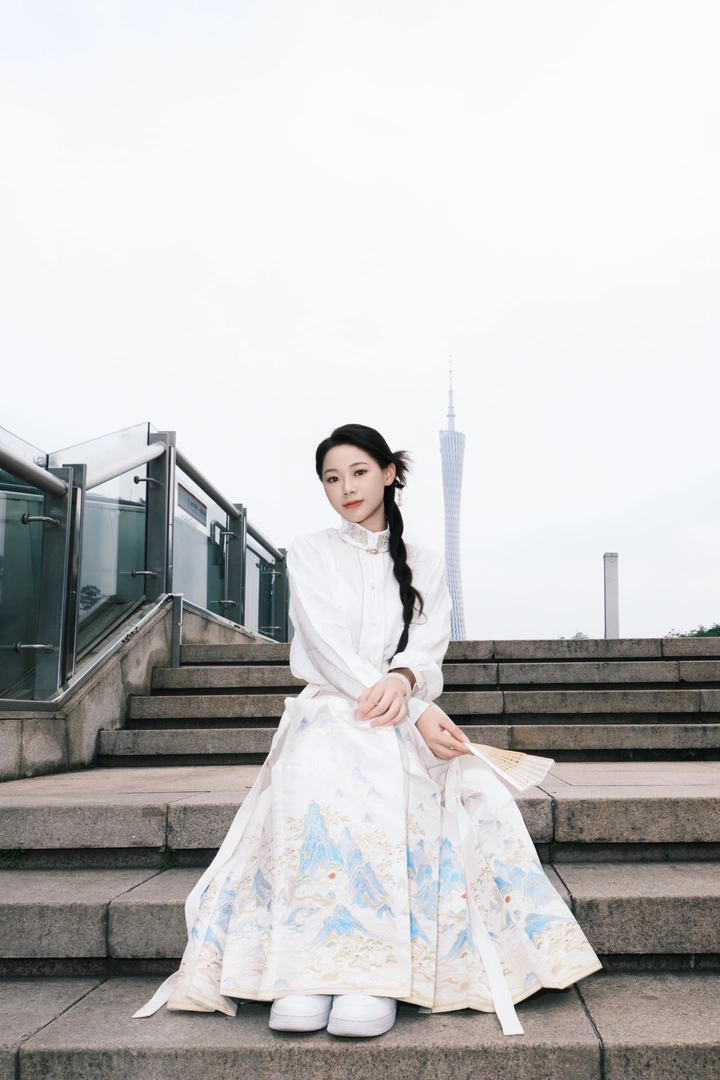 广州｜当马面裙出现在珠江新城…
