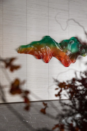 建筑物的侧面有一块玻璃