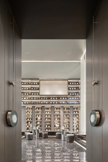 一个通向酒窖的房间