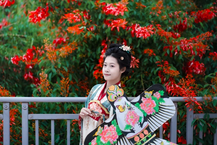 小燕子，穿花衣