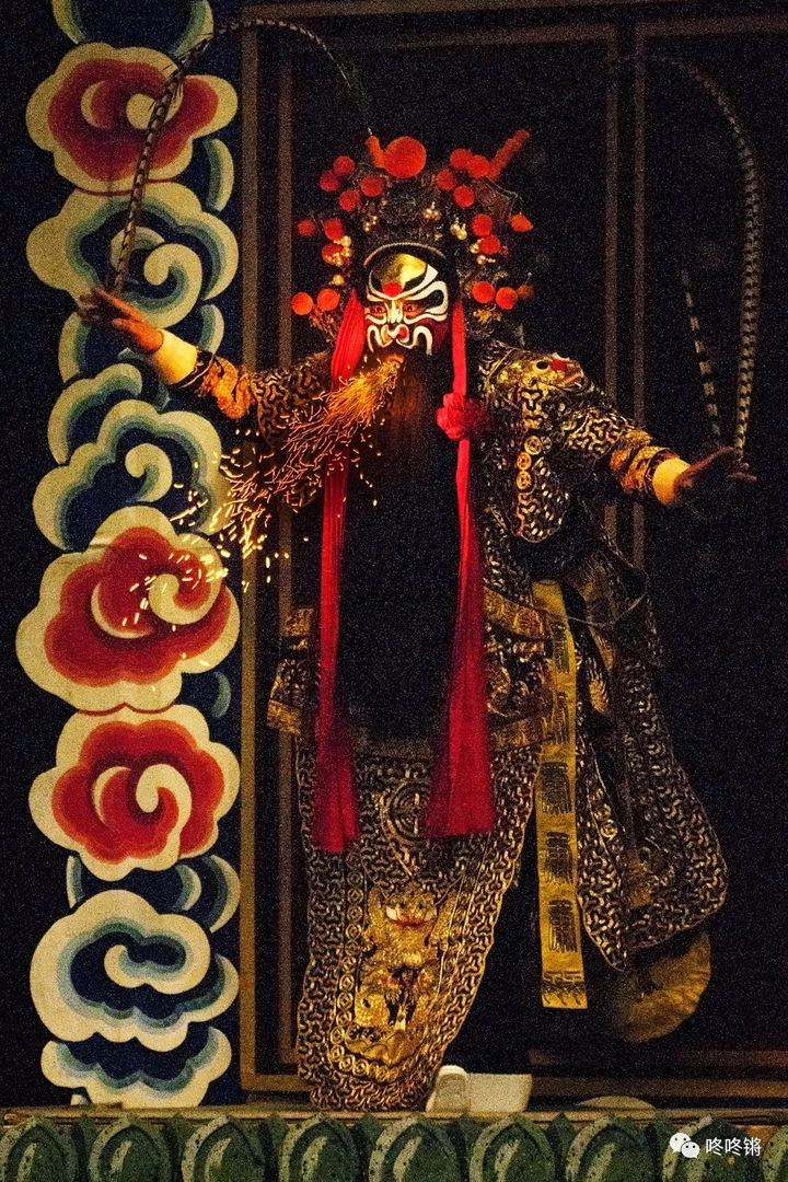 京剧《青石山》（吐火瞬间）