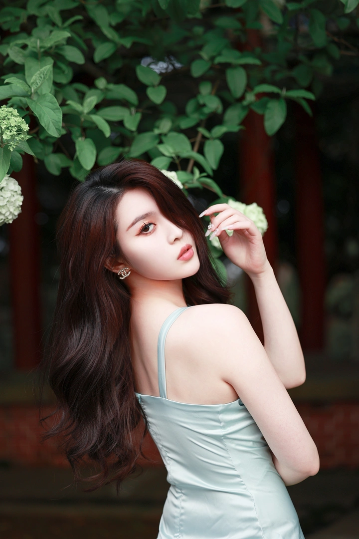 春和绿，你和花