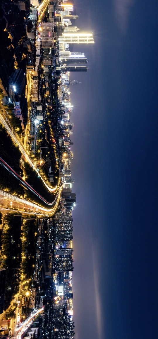 夜晚的城市灯火通明