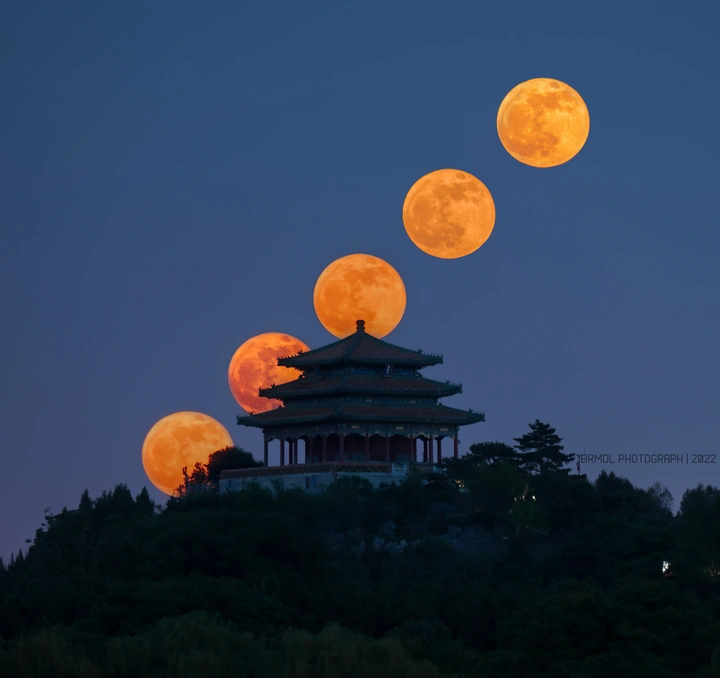 月满万春亭