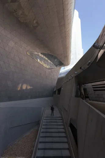 建筑的电梯和楼梯