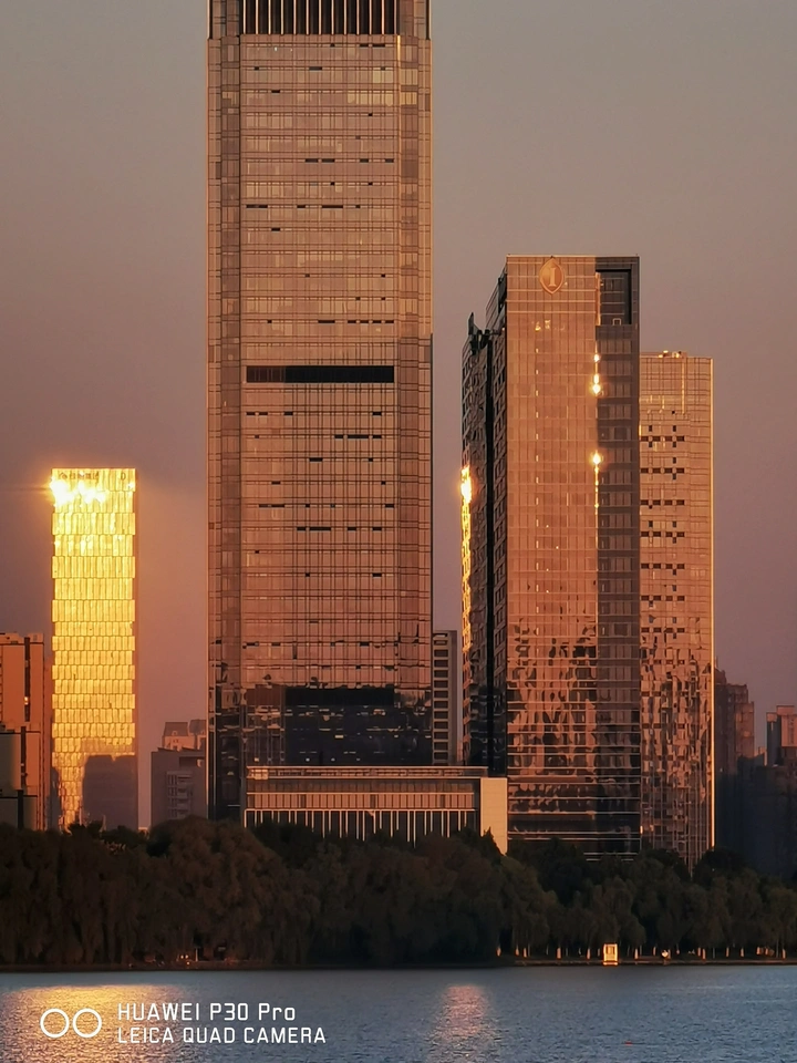 黄昏时的城市掠影
