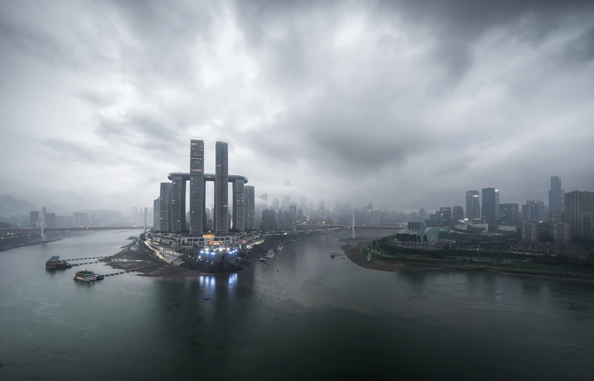 河上有建筑和天空中的云