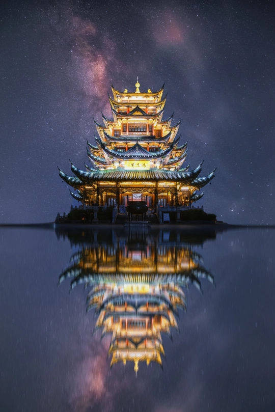 夜晚点亮的城市