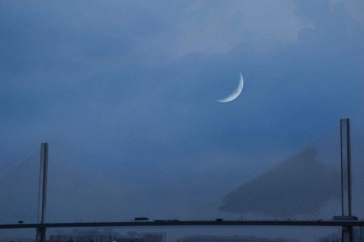 皓月当空