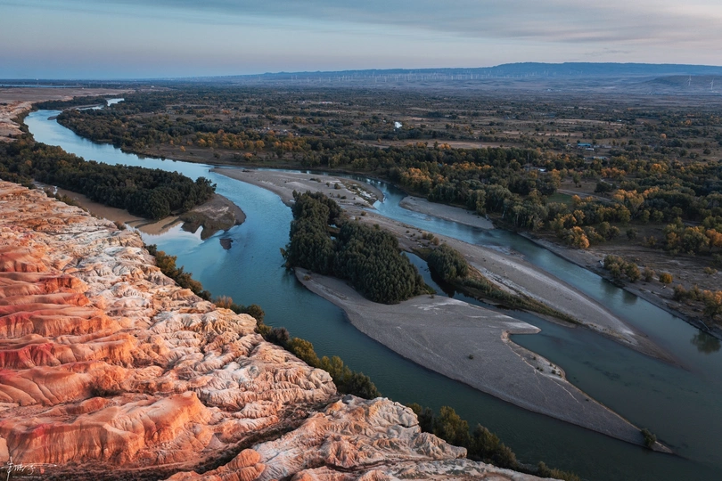 在沙漠景观中的河流