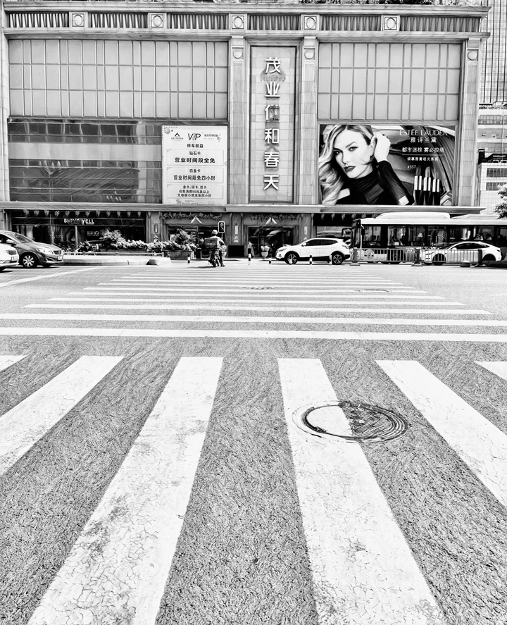 人行道 黑白纪实 成都街拍