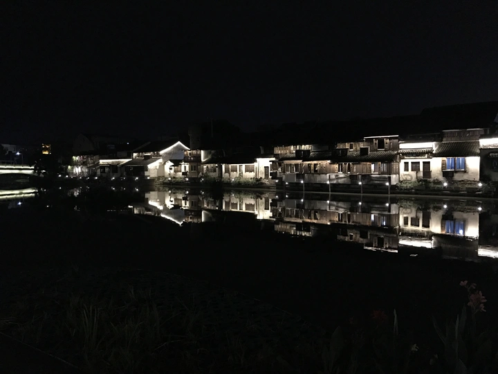 小镇夜色