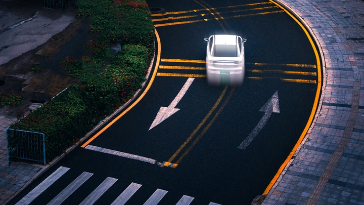 弯道疾驰