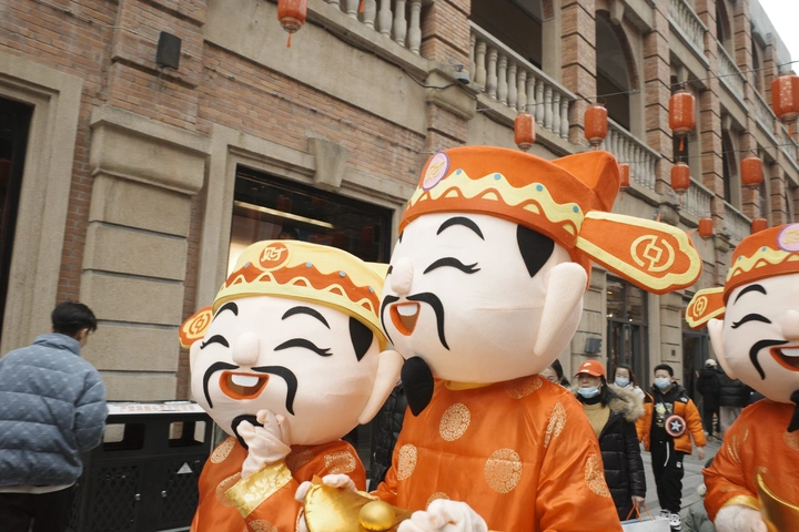 楚河汉街迎财神