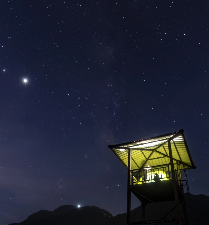 人生何其之短，如流星划过夜空