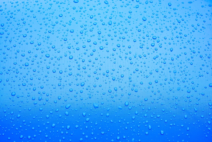 气球表面的雨滴