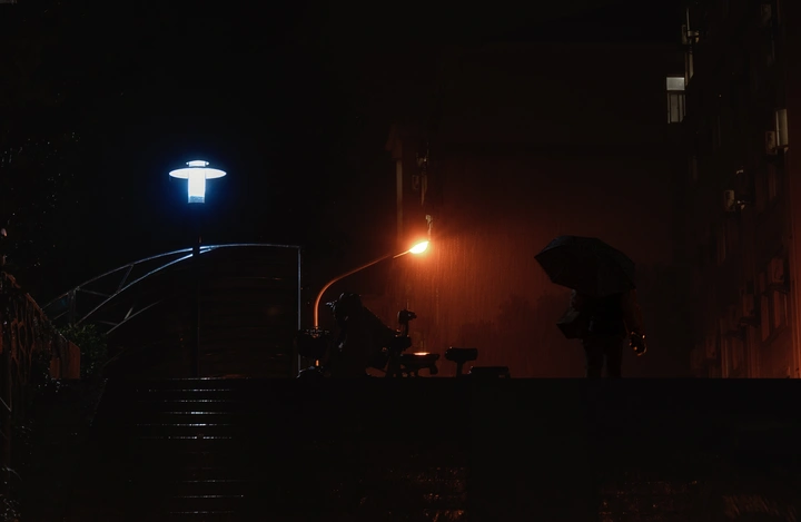华中科技大学-雨夜