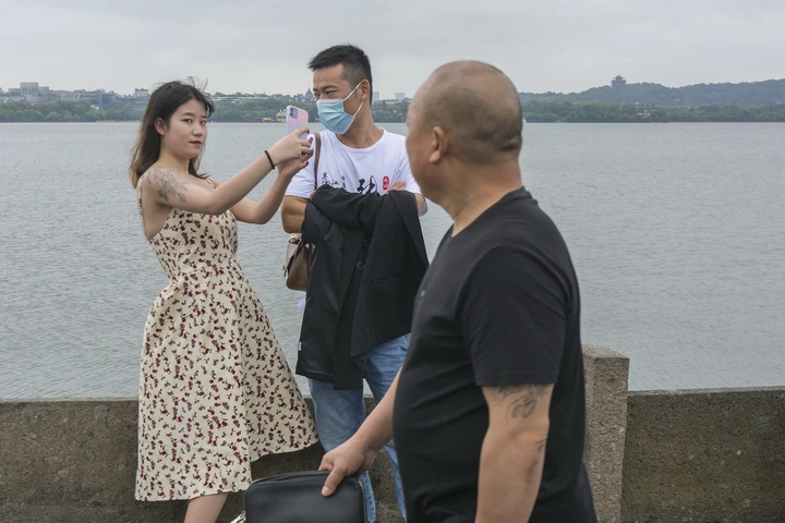 看谁