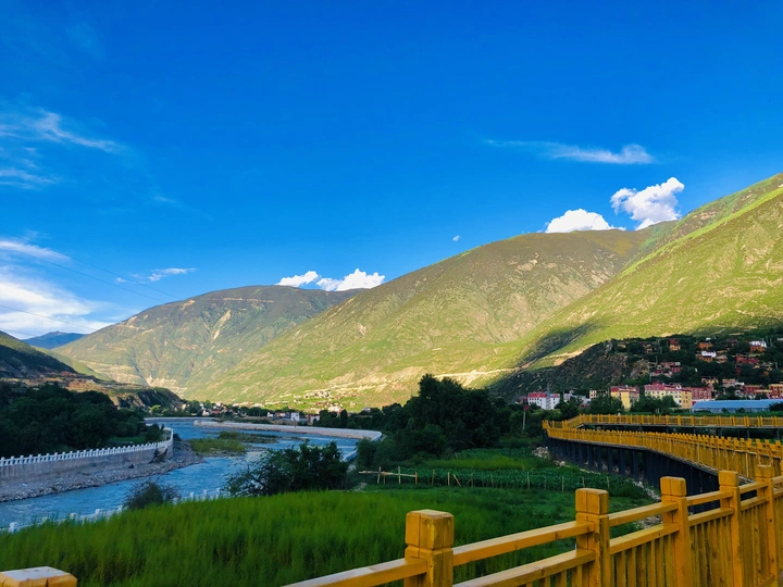 318国道上的美景