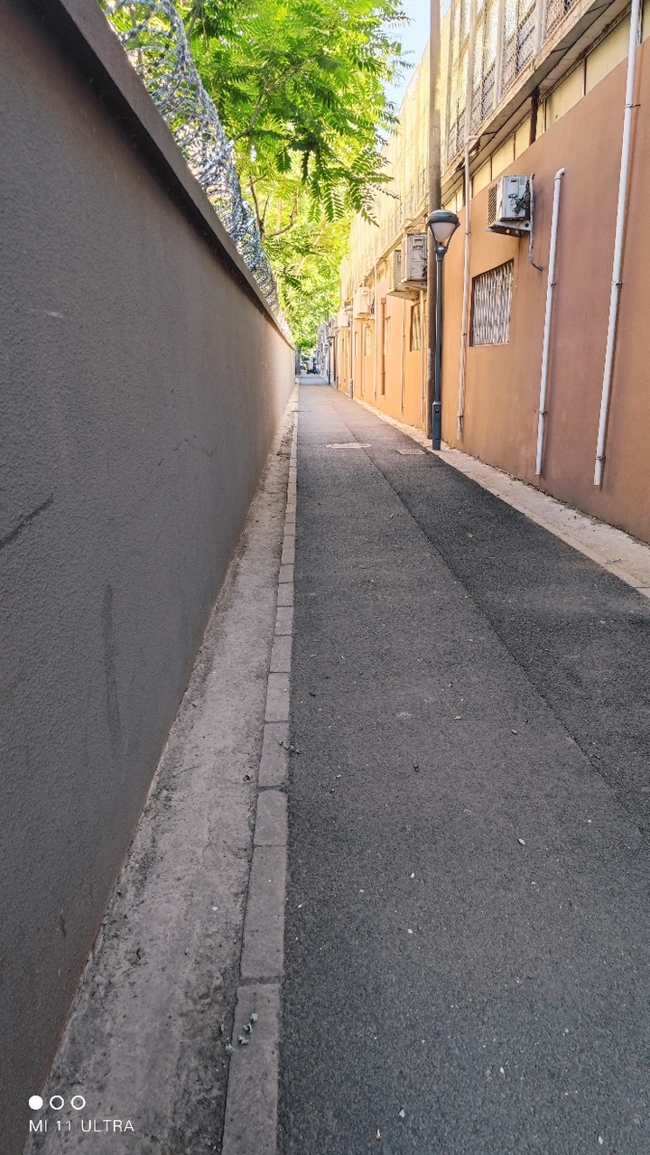 小巷光影