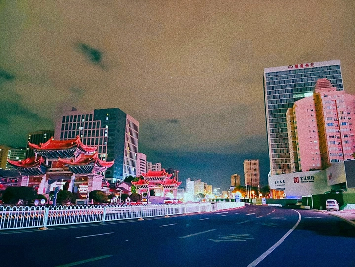 春城的夜