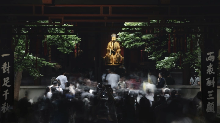 丞相祠堂何处寻 锦官城外柏森森