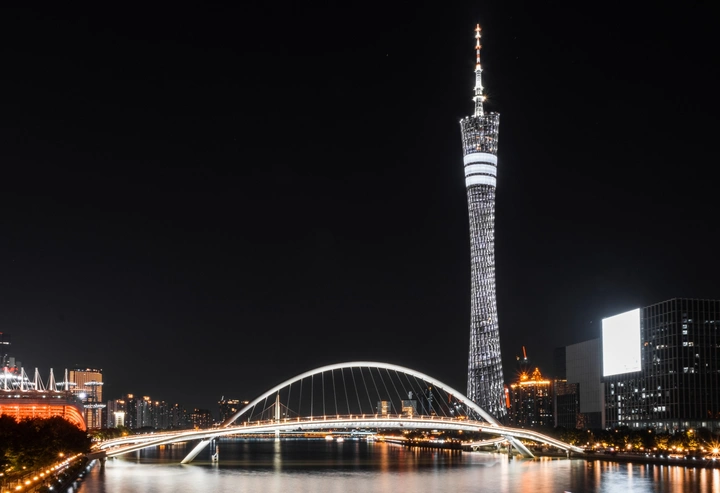广州塔，海心桥的夜景