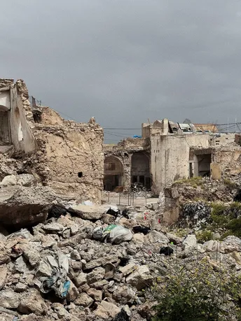 城市中的老房子废墟