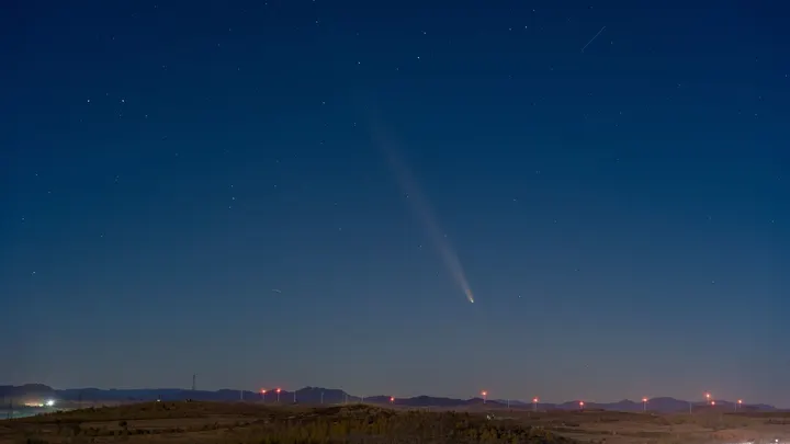 紫金山阿特拉斯彗星