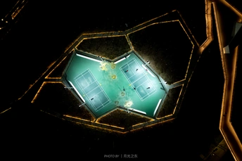 夜晚的街道交叉口 aerial view