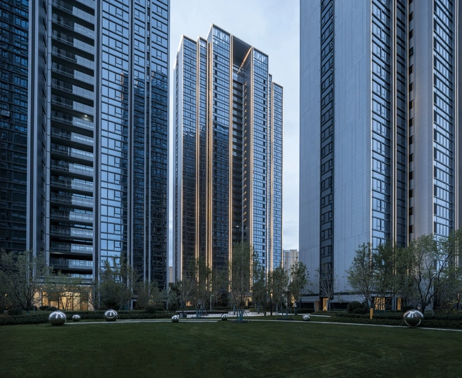 公园旁边的一群高楼