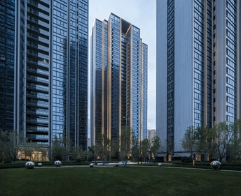 公园旁边的一群高楼