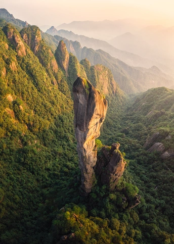 巨蟒出山