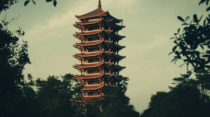 林中古寺