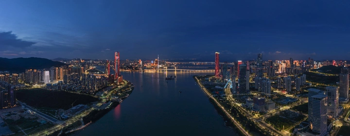 十字门夜景璀璨迷人