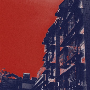 一条街道 高楼林立 红霞满天