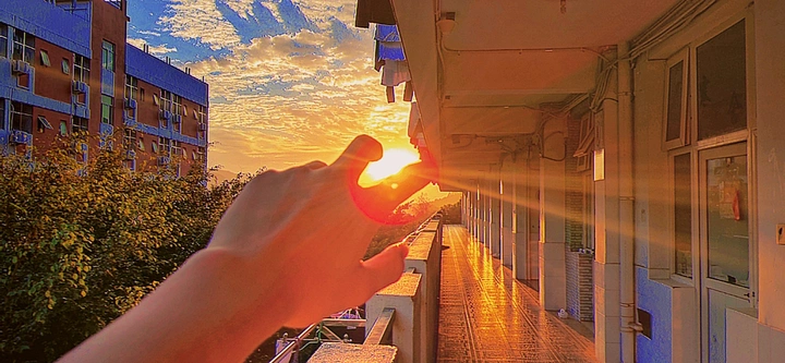《夕阳·宿舍》